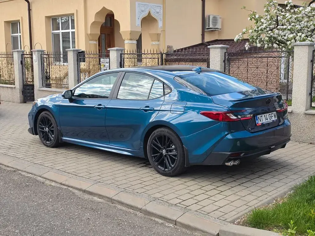 Gebraucht Toyota Camry 224 PS (164 kW) 2025 Blau Limousine
