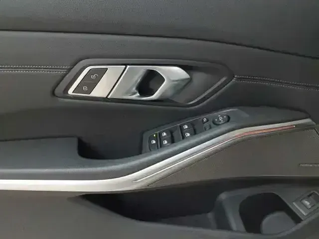 Gebraucht BMW 318 Sport Line 150 PS (110 kW) 2021 Weiß Limousine