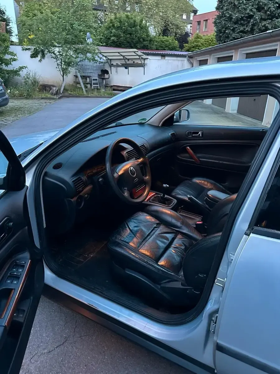 Gebraucht VW Passat 101 PS (74 kW) 1999 Silber Limousine