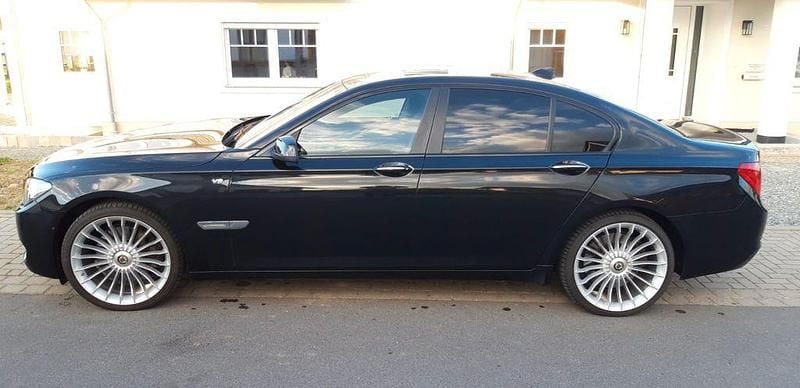 Schwarz Gebraucht 2009 BMW 750 Performance Limousine | 12.999 € (Superpreis) - Bild 1/4