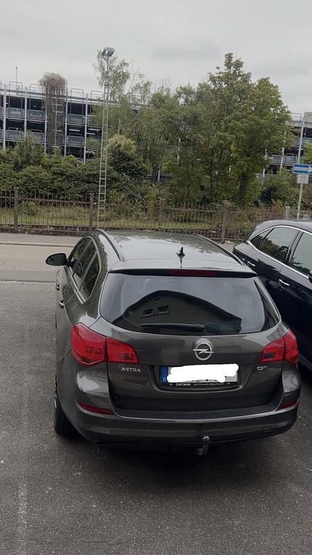 Grau Gebraucht 2014 Opel Astra Limousine | 4.000 € (Guter Preis) - Bild 1/4