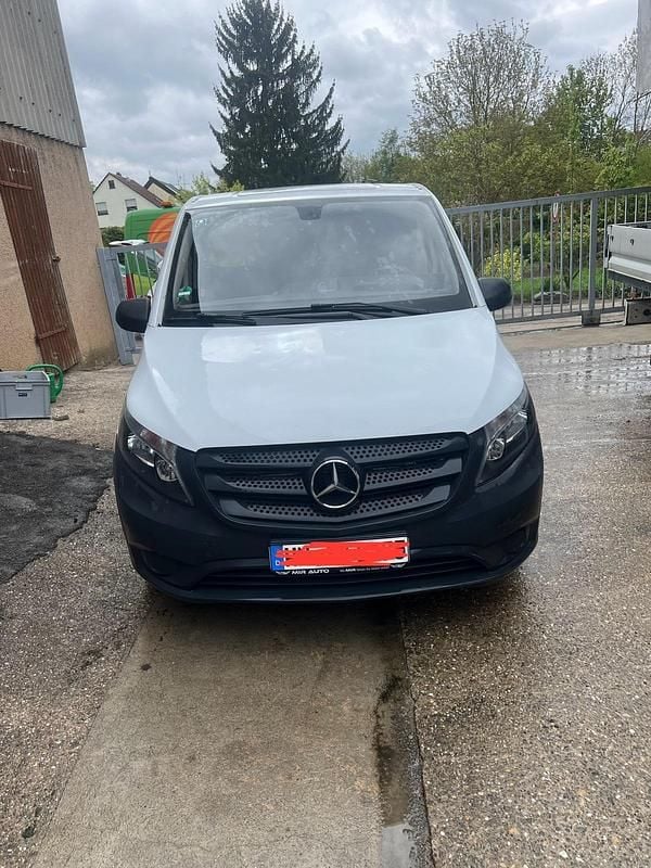 Weiß Gebraucht 2017 Mercedes Vito Van / Kleinbus | 8.700 € (Superpreis) - Bild 1/4