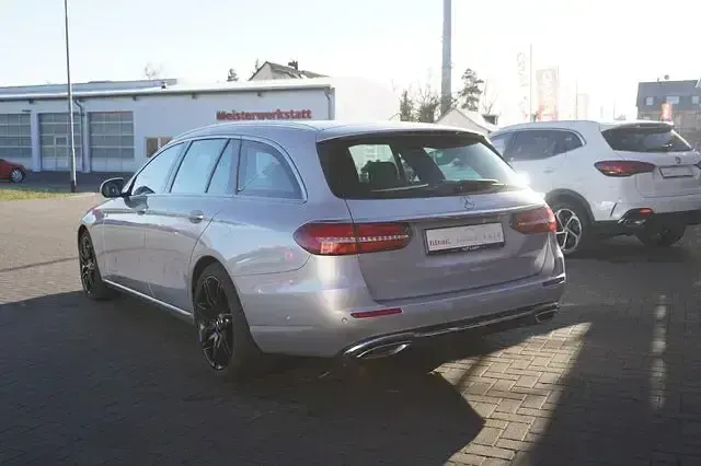 Second-hand Mercedes E220 194 CP (142 kW) 2019 Argintiu Break