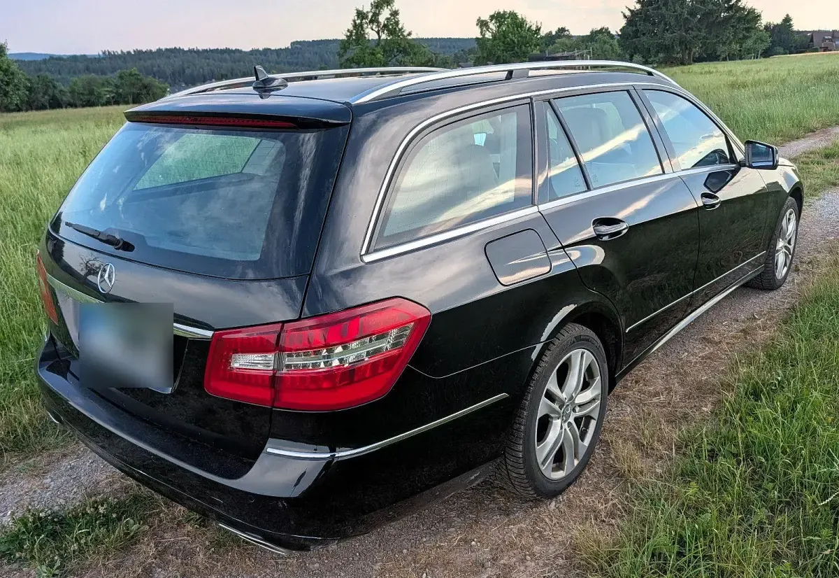 Gebraucht Mercedes E220 Avantgarde 170 PS (125 kW) 2012 Schwarz Kombi