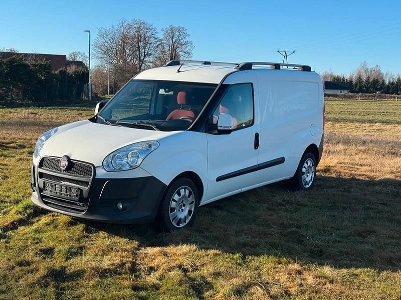 Weiß Gebraucht 2010 Fiat Doblò Van / Kleinbus | 3.900 € (Fairer Preis) - Bild 1/4
