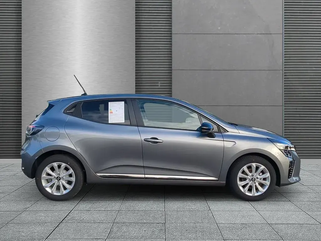 Neu Renault Clio V Evolution 90 PS (66 kW) 2025 Grau Limousine