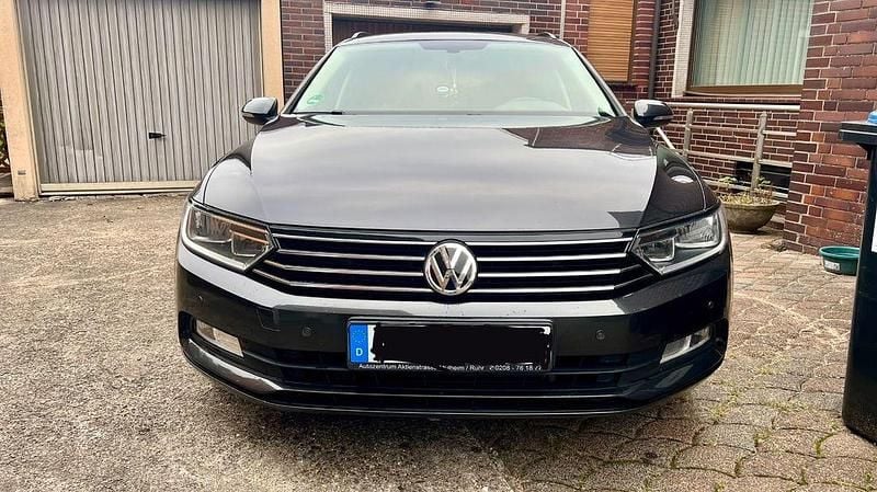 Schwarz Gebraucht 2018 VW Passat Comfortline Kombi | 13.500 € (Fairer Preis) - Bild 1/4