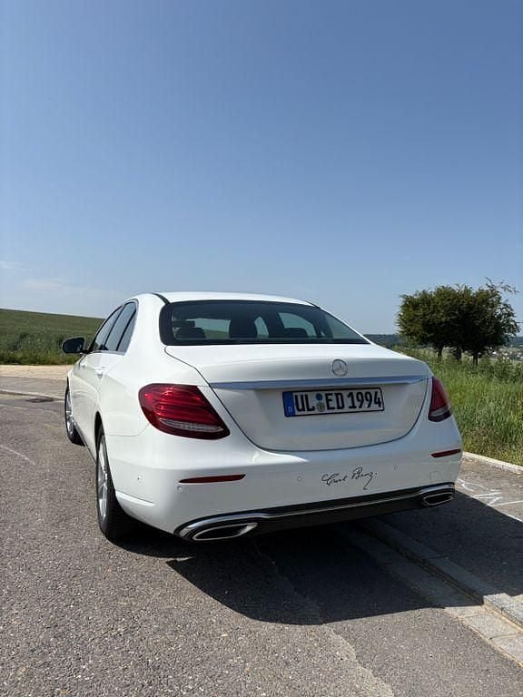 Gebraucht Mercedes E200 Avantgarde 184 PS (135 kW) 2016 Weiß Limousine