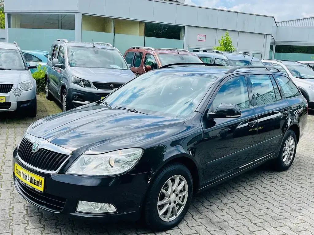 Gebraucht Skoda Octavia Ambition 105 PS (77 kW) 2012 Schwarz Kombi