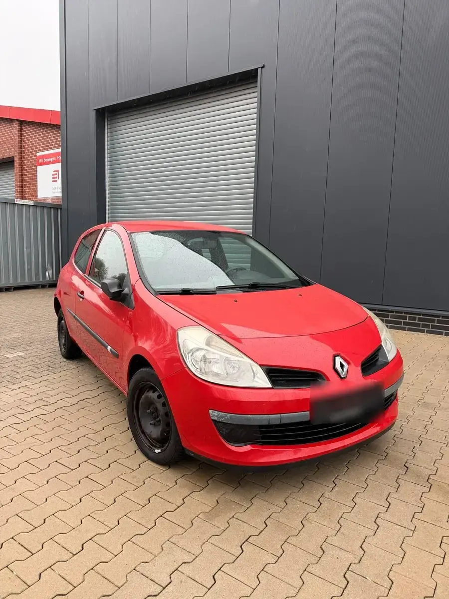 Używany Renault Clio II 2006 Czerwony Hatchback