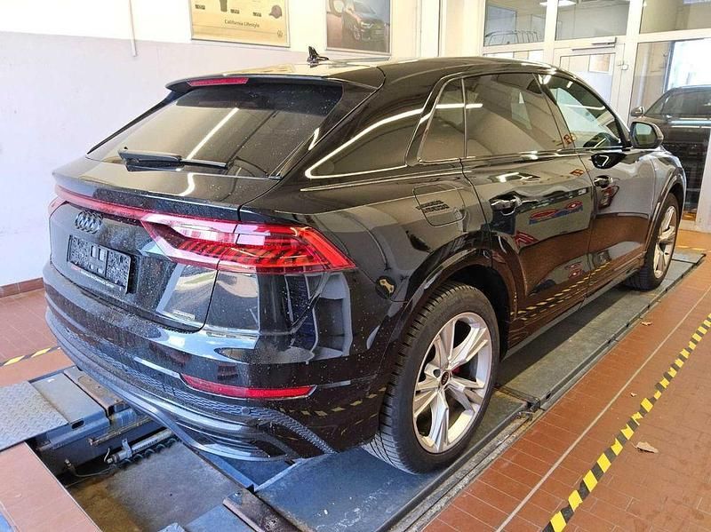 Gebraucht Audi Q8 Competition 286 PS (210 kW) 2023 0e mythosschwarz metallic SUV