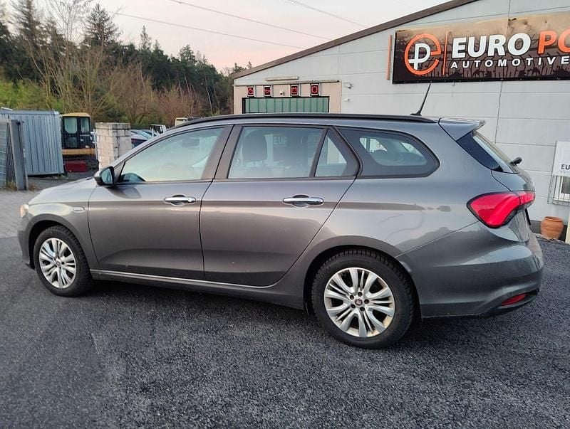Gebraucht Fiat Tipo Easy 120 PS (88 kW) 2017 Grau Kombi
