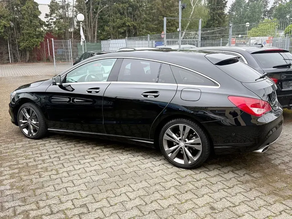 Gebraucht Mercedes CLA180 Shooting Brake 122 PS (89 kW) 2015 Schwarz Kombi