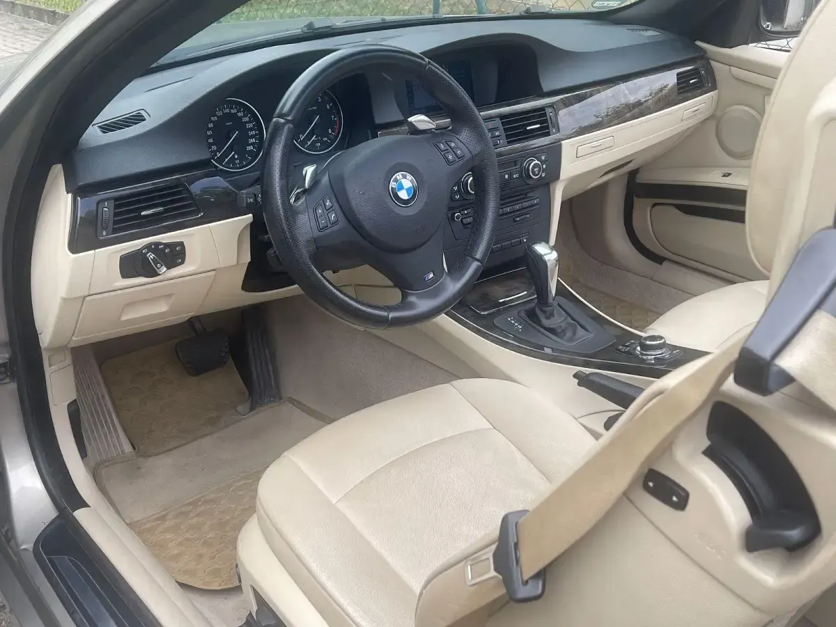 Gebraucht BMW 330 Cabriolet 272 PS (200 kW) 2009 Beige Cabrio