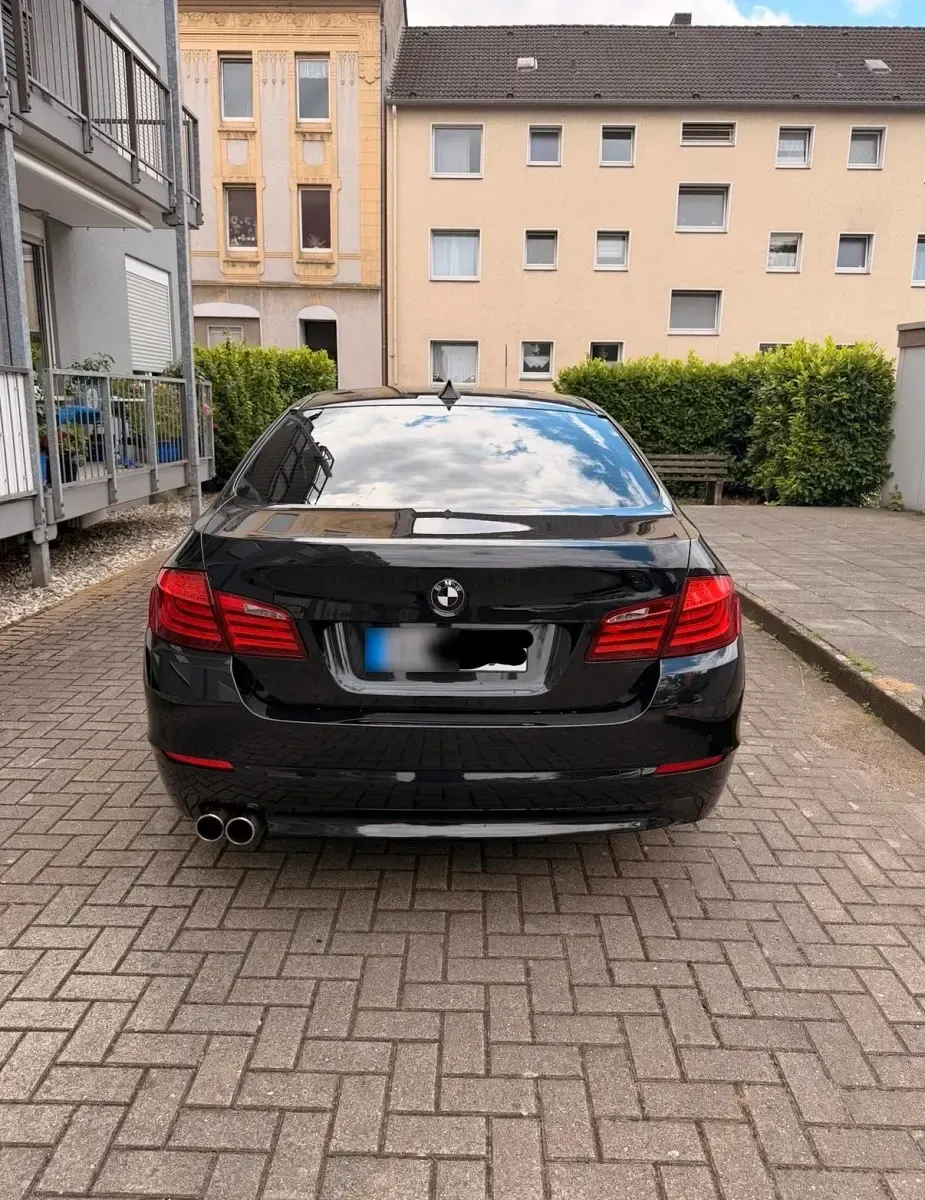 Gebraucht BMW 523 204 PS (150 kW) 2010 Schwarz Limousine