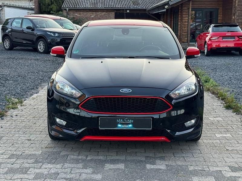 Schwarz Gebraucht 2017 Ford Focus ST-Line Limousine | 5.450 € (Guter Preis) - Bild 1/4