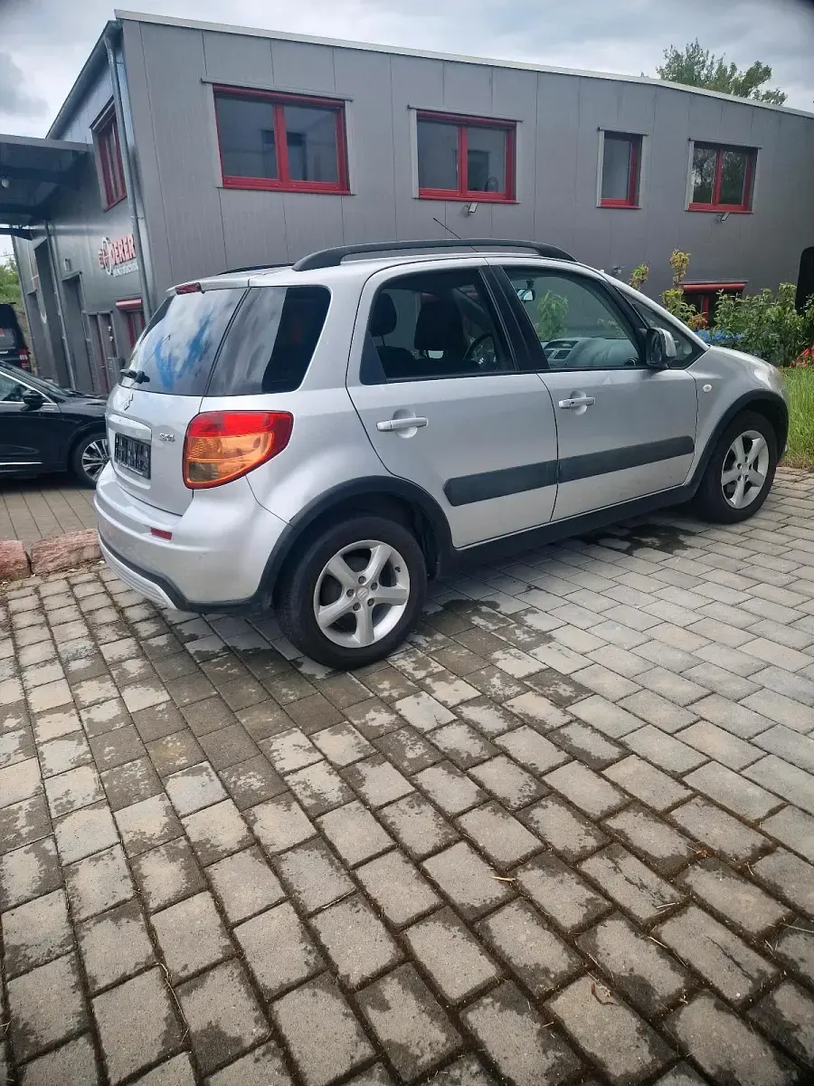 Usata Suzuki SX4 107 CV (78 kW) 2007 Grigio Berlina