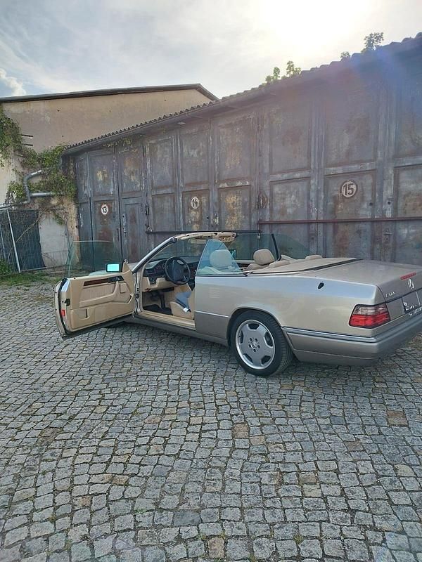 Gebraucht Mercedes E320 220 PS (161 kW) 1995 Gold Cabrio