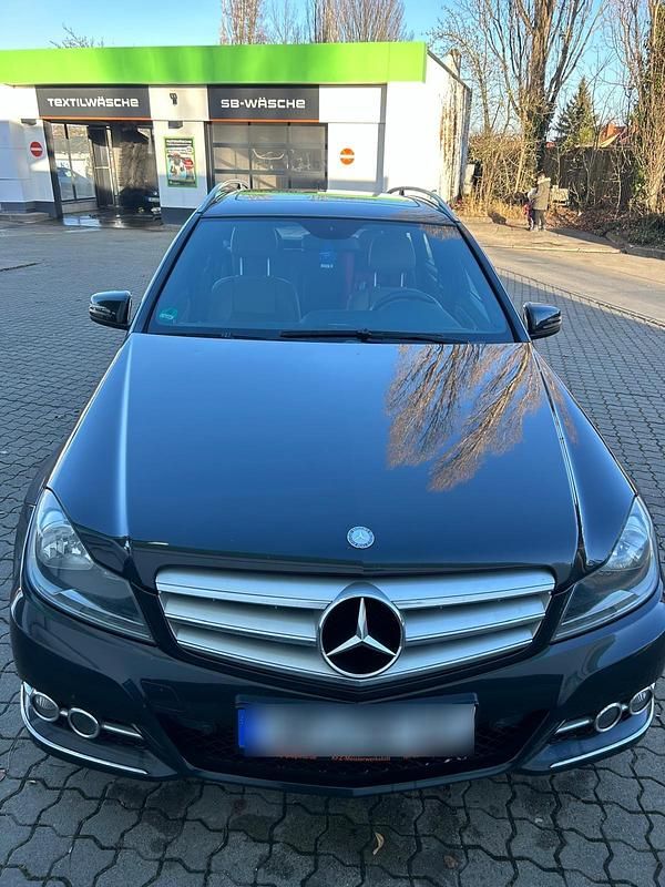Gebraucht Mercedes C250 204 PS (150 kW) 2012 Schwarz Kombi