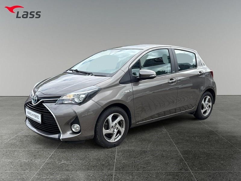 Braun Gebraucht 2016 Toyota Yaris Hybrid Edition-S Kleinwagen | 14.980 € (Etwas zu teuer) - Bild 1/4