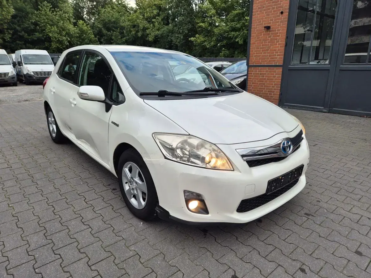 Gebraucht Toyota Auris 99 PS (72 kW) 2012 Weiß Limousine