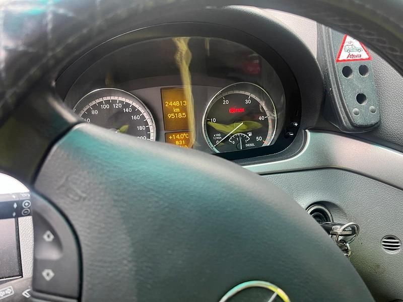 Grau Gebraucht 2007 Mercedes Viano Van / Kleinbus | 10.500 € - Bild 1/4