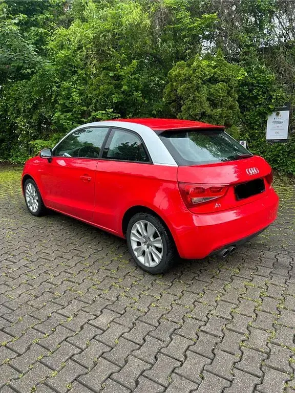 Gebraucht Audi A1 Ambiente 122 PS (89 kW) 2012 Rot Kleinwagen