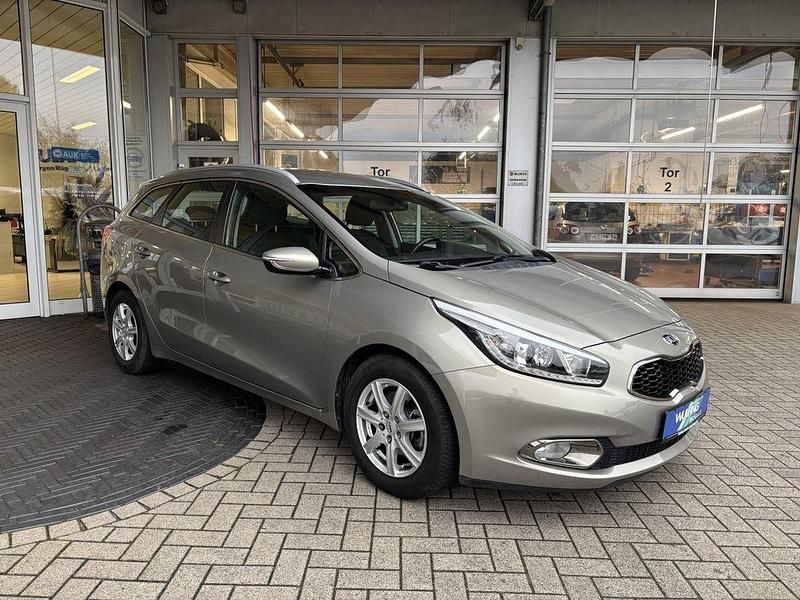 Gebraucht Kia Ceed Sportswagon Edition 7 135 PS (99 kW) 2014 Silber Kombi