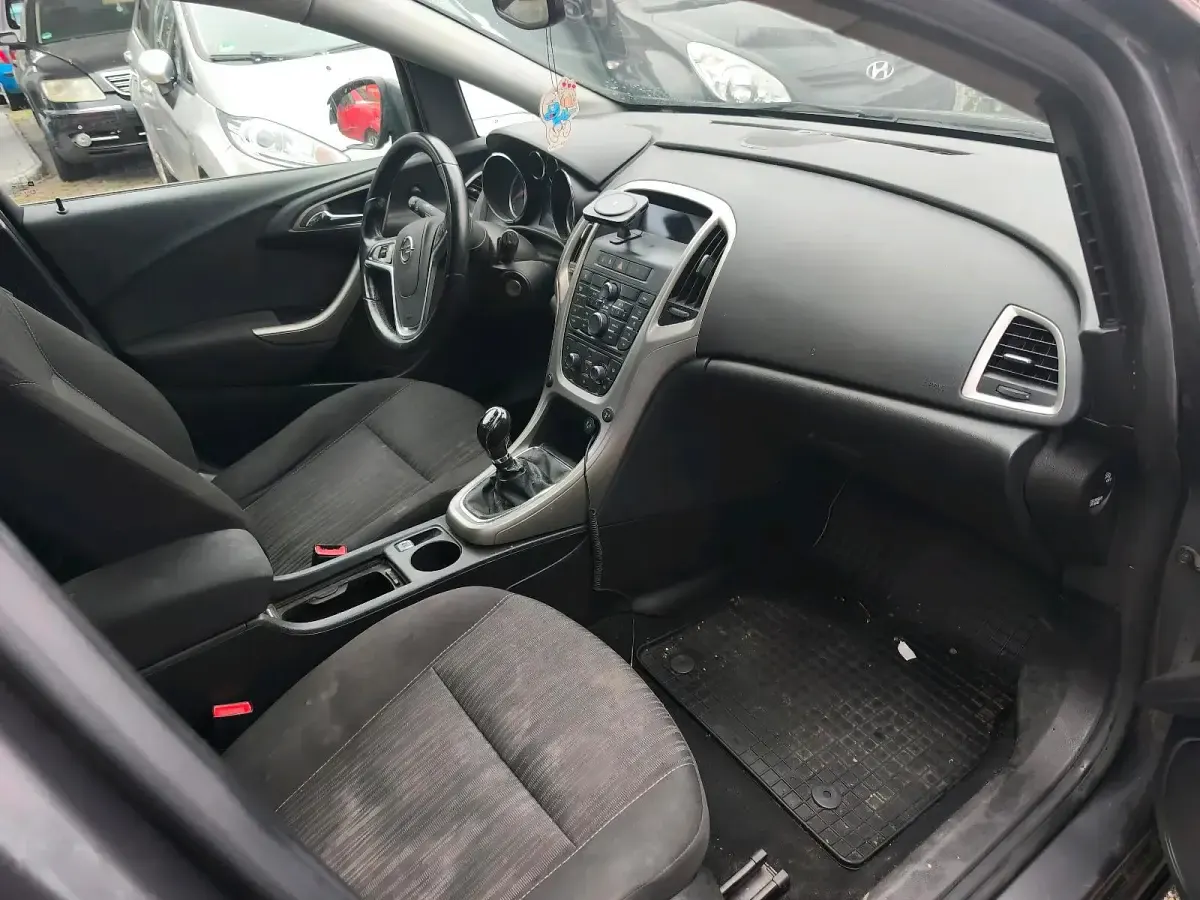 Gebraucht Opel Astra 125 PS (91 kW) 2011 Grau Kombi