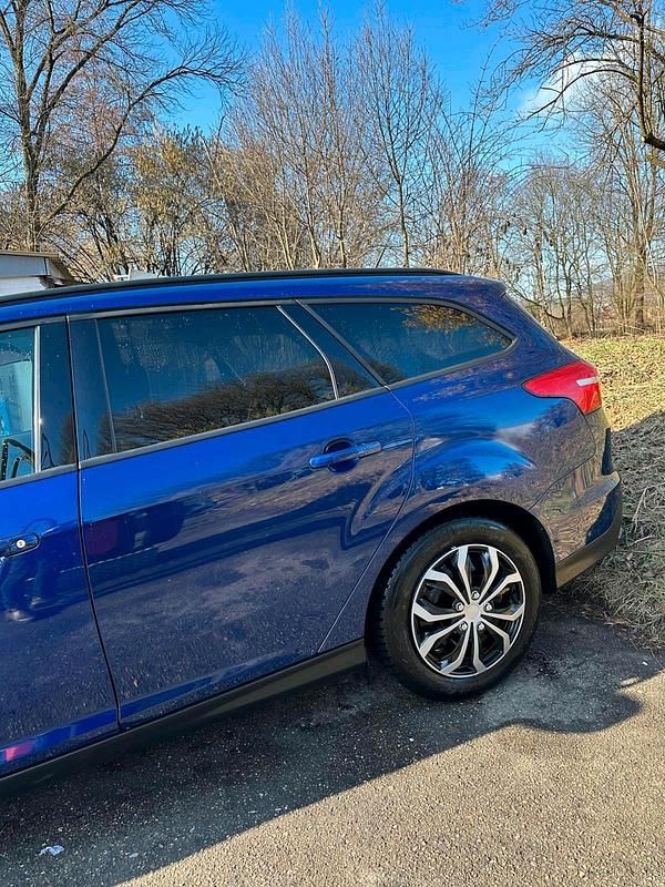Second-hand Ford Focus 120 CP (88 kW) 2015 Albastru Break