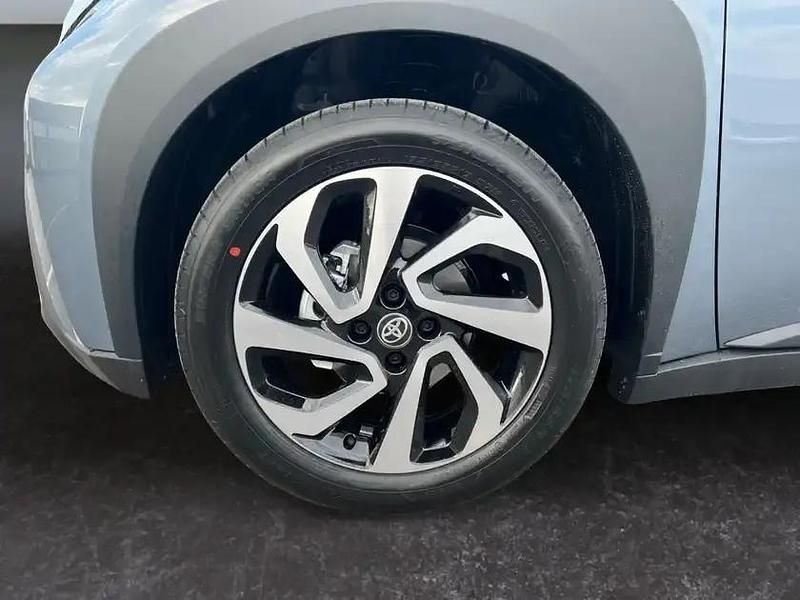 Neu Toyota Aygo 72 PS (52 kW) 2025 Celestite grey metallic/ dach mysticschwarz mica (grau) Kleinwagen