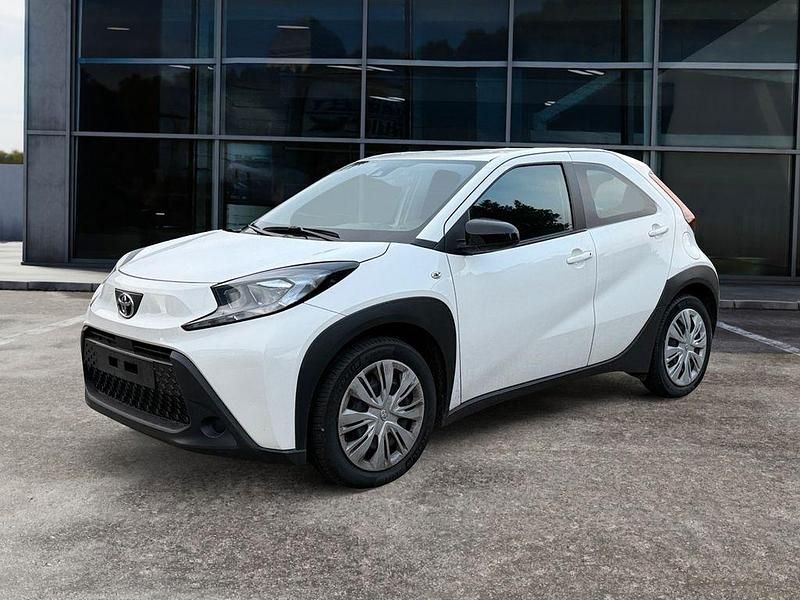 Weiß Gebraucht 2023 Toyota Aygo X X-play SUV | 11.400 € (Guter Preis) - Bild 1/4
