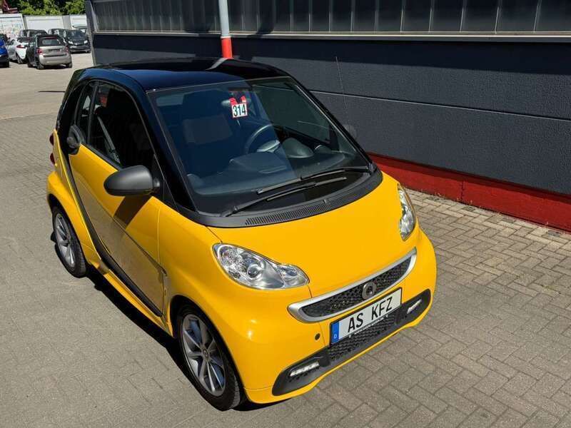 Gelb Gebraucht 2014 Smart ForTwo Coupé Passion Kleinwagen | 8.490 € (Etwas zu teuer) - Bild 1/4