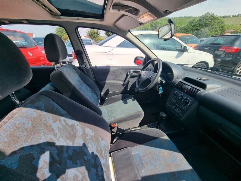 Gebraucht Opel Corsa 90 PS (66 kW) 1999 Silber Kleinwagen