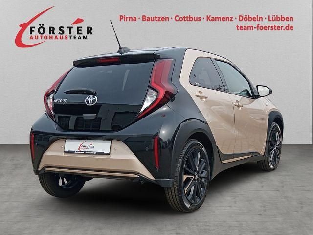 Gebraucht Toyota Aygo X Style 72 PS (52 kW) 2022 Ginger beige metallic/ night sky black SUV