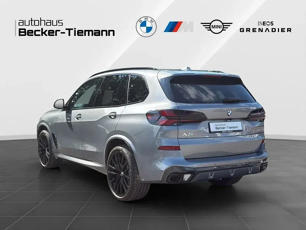 Neu BMW X5 Exclusive 352 PS (258 kW) 2026 Grau SUV
