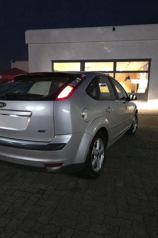 Second-hand Ford Focus 102 CP (75 kW) 2006 Gri Berlinǎ