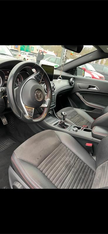Gebraucht Mercedes CLA200 156 PS (114 kW) 2015 Weiß Limousine