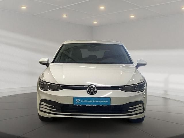 Weiß Gebraucht 2021 VW Golf VIII Life Limousine | 20.900 € (Fairer Preis) - Bild 1/3
