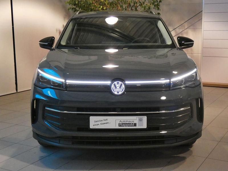 Neu VW Tiguan 150 PS (110 kW) 2026 Grau SUV