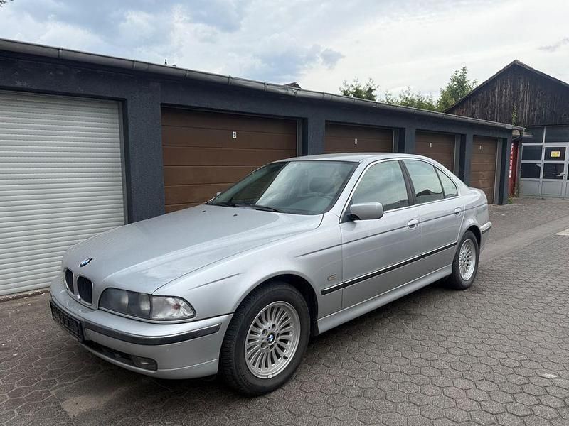 Silber Gebraucht 1999 BMW 520 Limousine | 1.998 € (Superpreis) - Bild 1/4