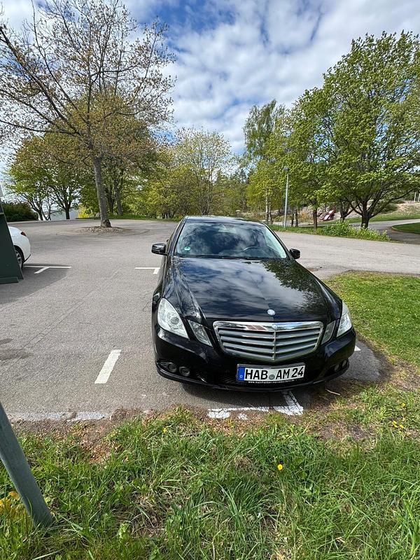 Schwarz Gebraucht 2009 Mercedes E220 Limousine | 7.899 € (Guter Preis) - Bild 1/4