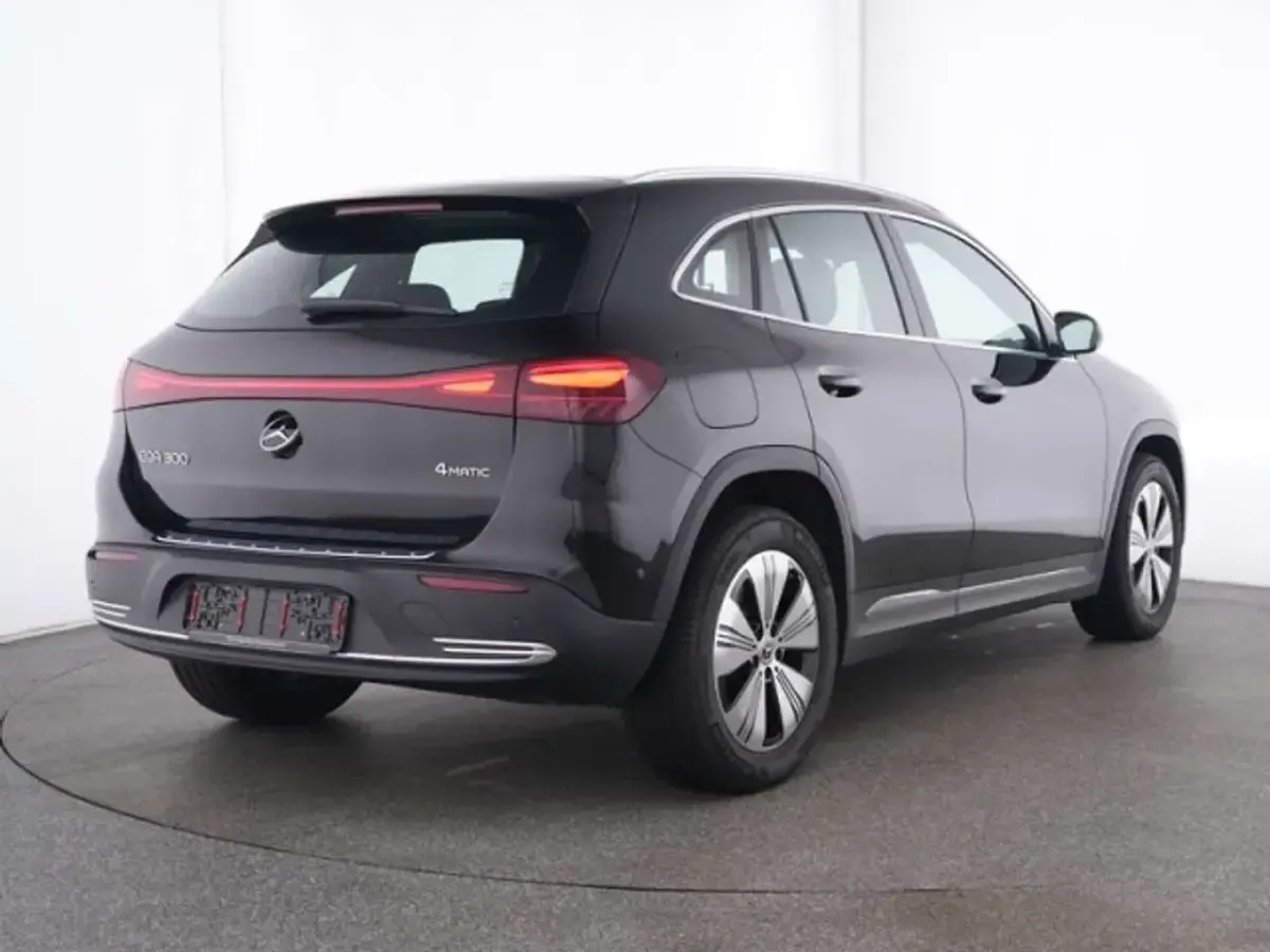 Gebraucht Mercedes EQA300 Progressive 167 kW (228 PS) 2025 Lack kosmosschwarz SUV