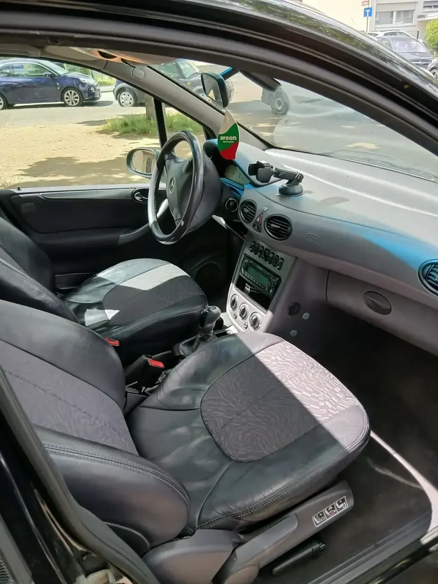 Używany Mercedes A170 101 KM (74 kW) 2003 Czarny Hatchback