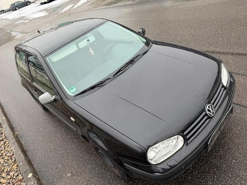 Schwarz Gebraucht 2002 VW Golf Limousine | 1.100 € (Guter Preis) - Bild 1/4