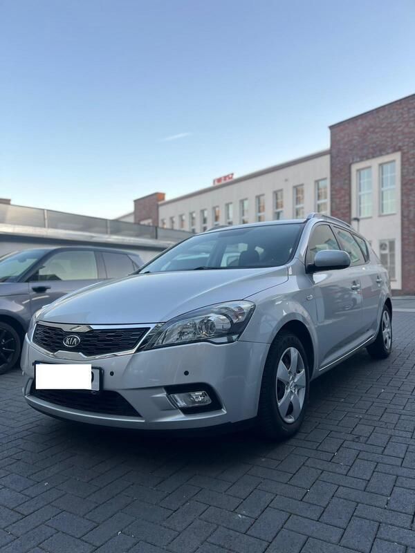Silber Gebraucht 2011 Kia Ceed 2 Kombi | 6.800 € (Guter Preis) - Bild 1/4