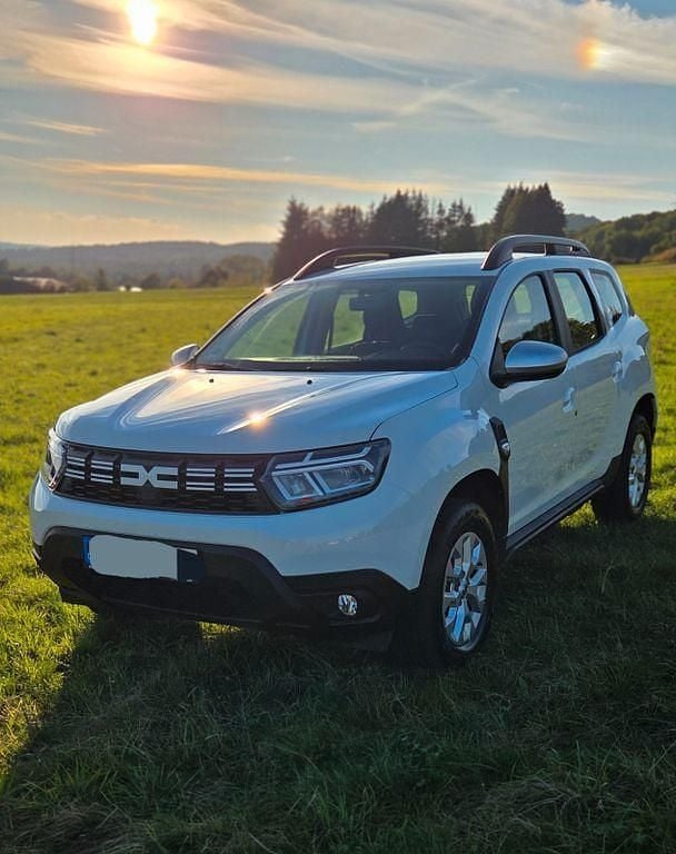 Weiß Gebraucht 2023 Dacia Duster Expression SUV | 17.980 € (Superpreis) - Bild 1/4