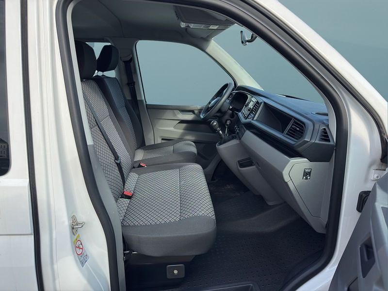 Gebraucht VW Caravelle 110 PS (80 kW) 2021 Weiß Van / Kleinbus