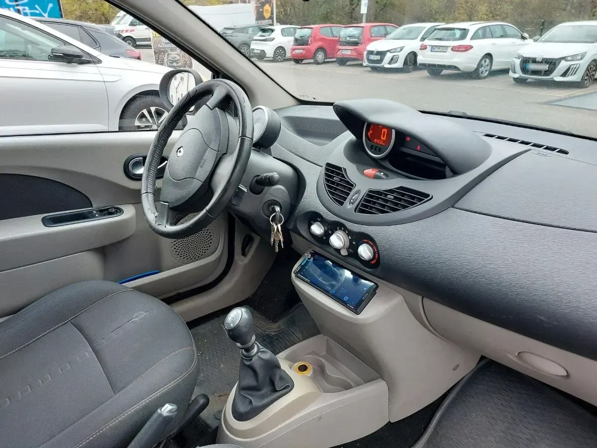 Used Renault Twingo Initiale 75 HP (55 kW) 2007 Gold Hatchback