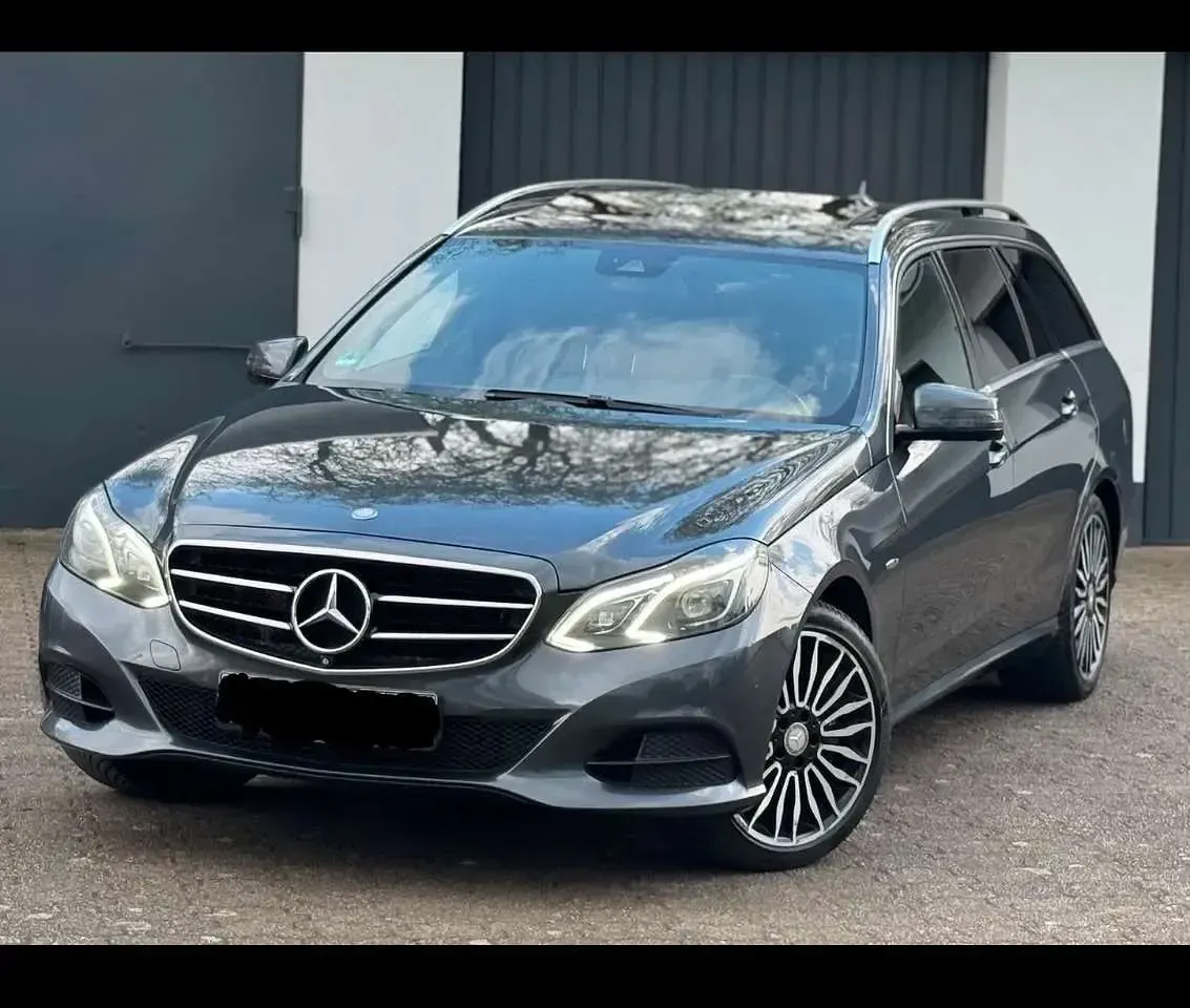 Gebraucht Mercedes E350 Edition 258 PS (189 kW) 2015 Grau Kombi